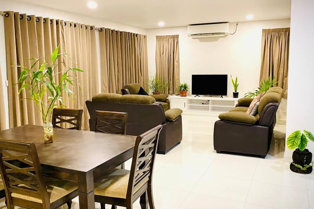 Lovely 4-Bedroom Holiday Home With Free Parking. Lautoka Exteriör bild