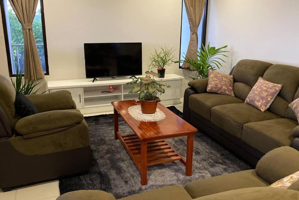 Lovely 4-Bedroom Holiday Home With Free Parking. Lautoka Exteriör bild